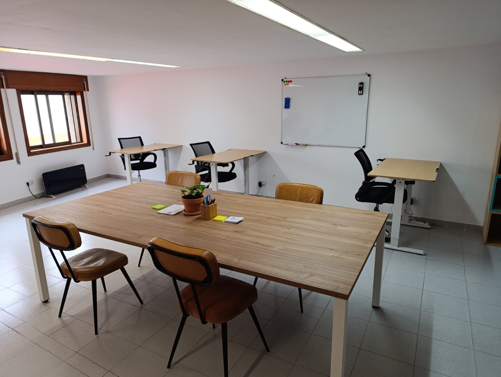 Work area at Rizoma Coworking